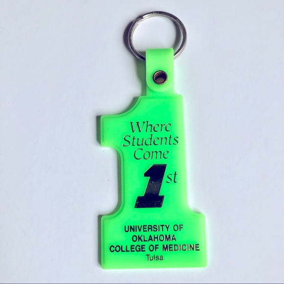 3/$15 NEW VINTAGE Keychain UNIVERSITY OF OKLAHOMA COLLEGE MEDICINE Green 4” NWOT - Picture 1 of 11